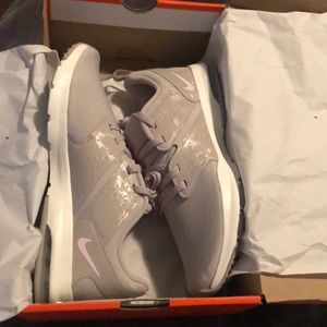 New Nike Aid Bella TR